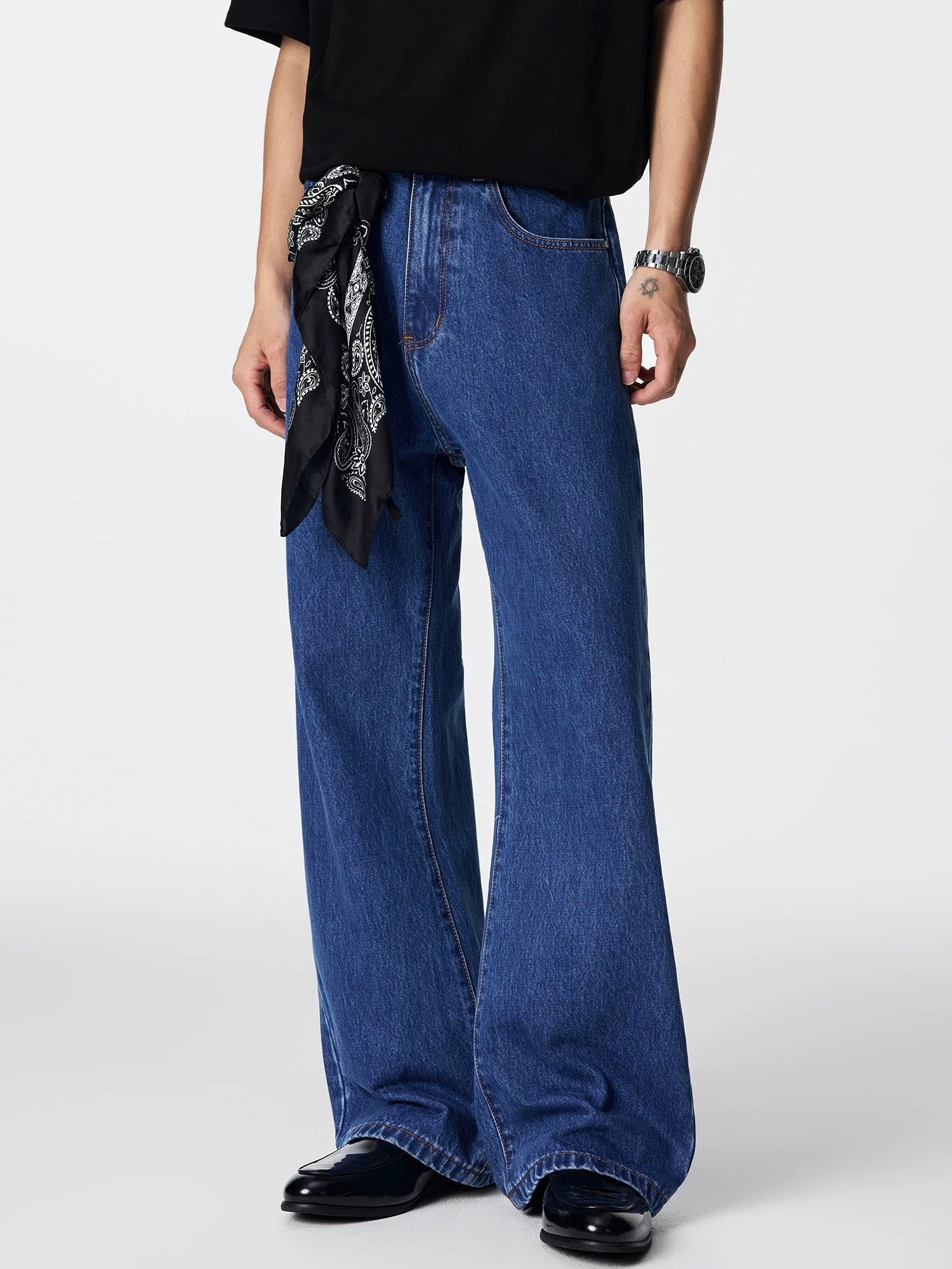 Casey Flared Washed Jeans