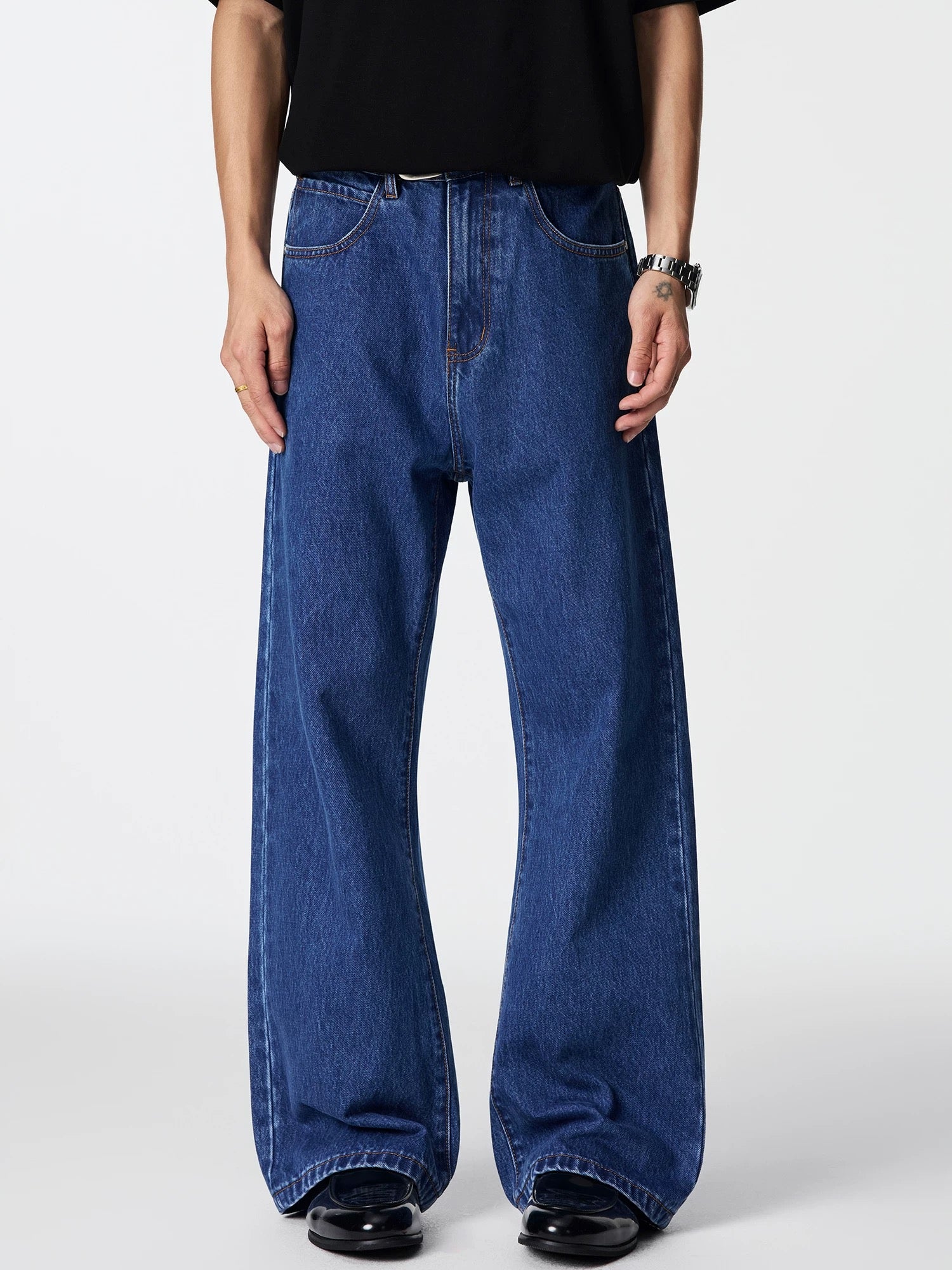 Casey Flared Washed Jeans