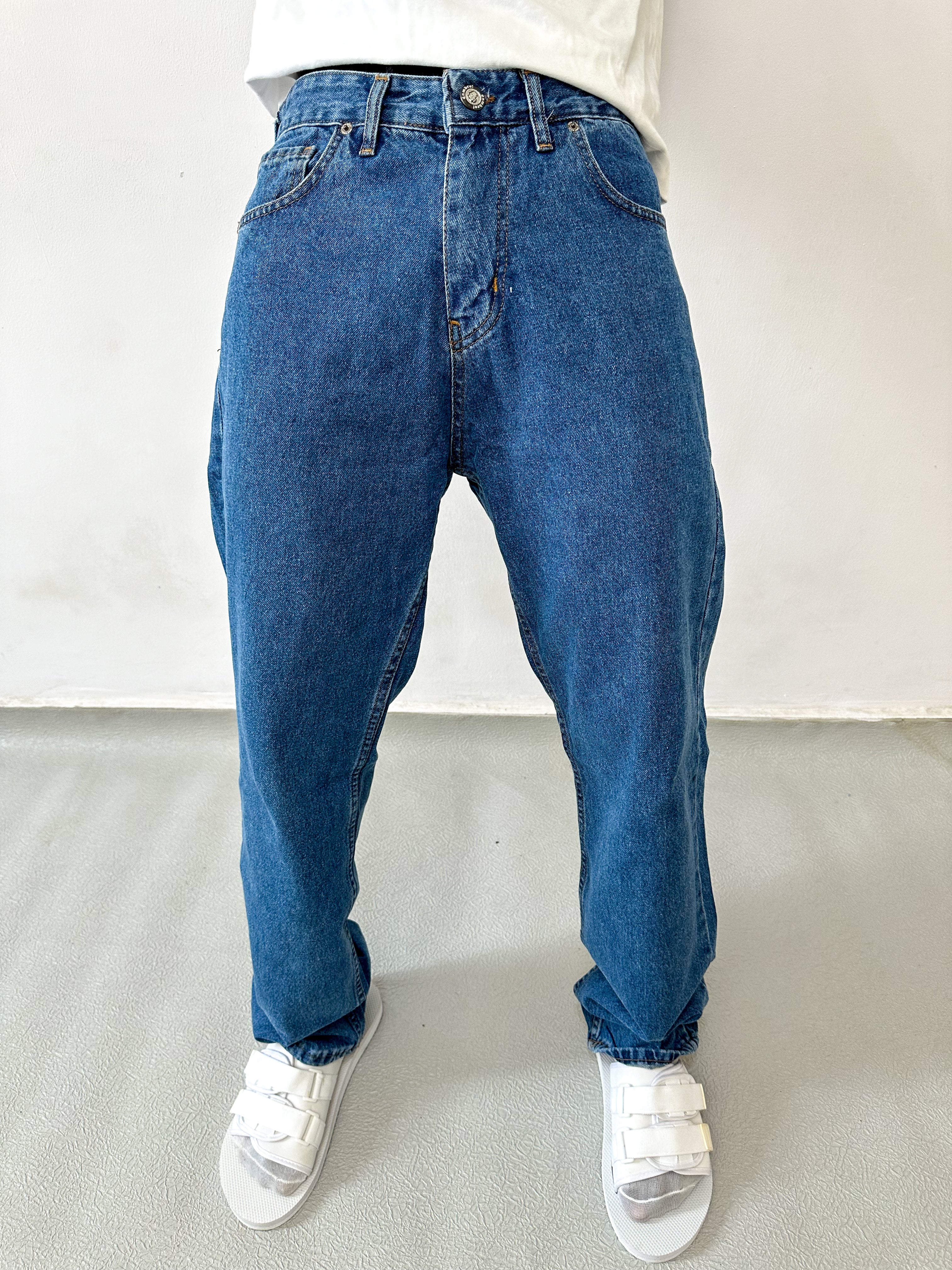 Cai Relaxed Straight Cut Jeans - Medium Wash