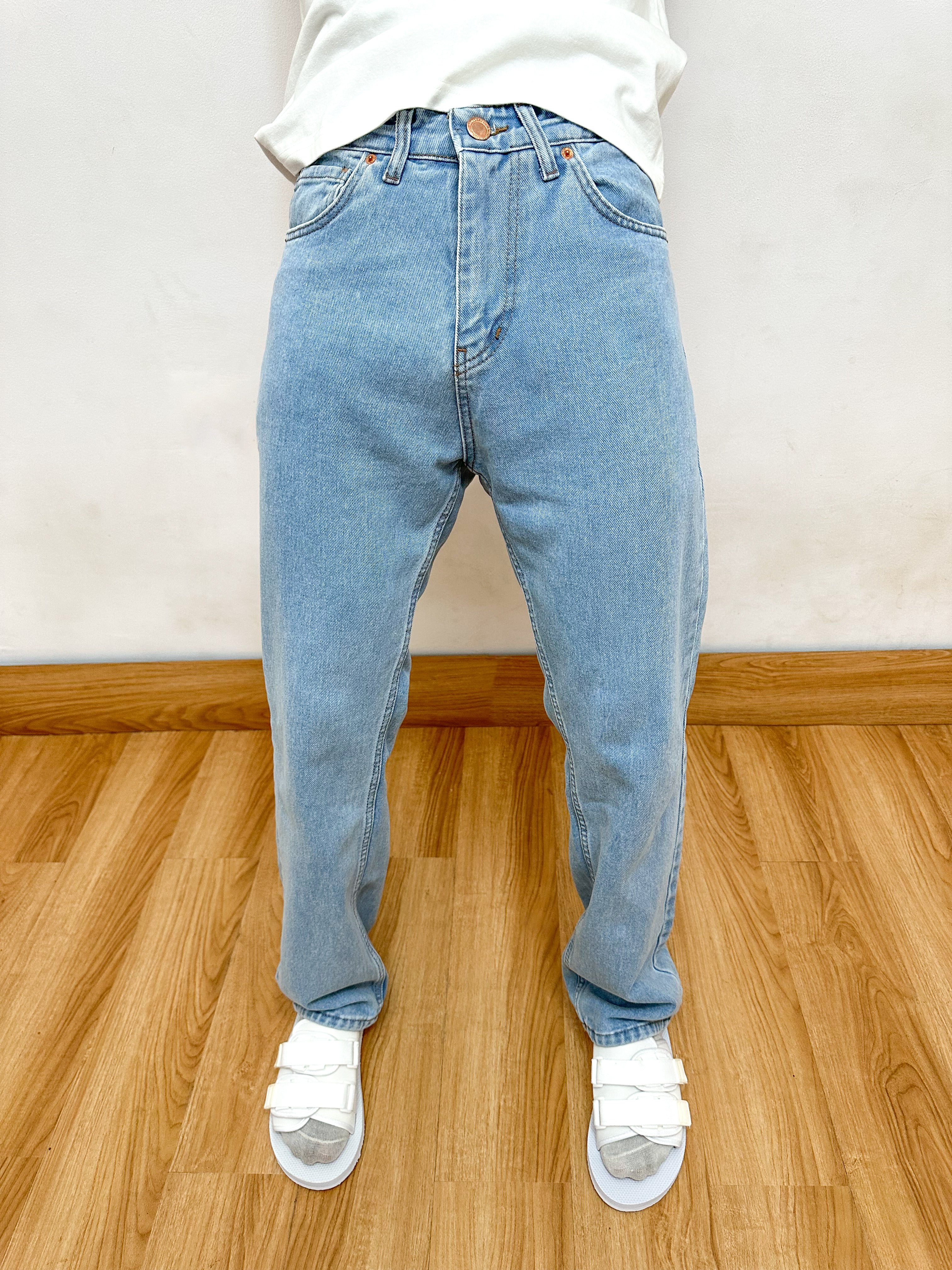 Cai Relaxed Straight Cut Jeans - Light Wash