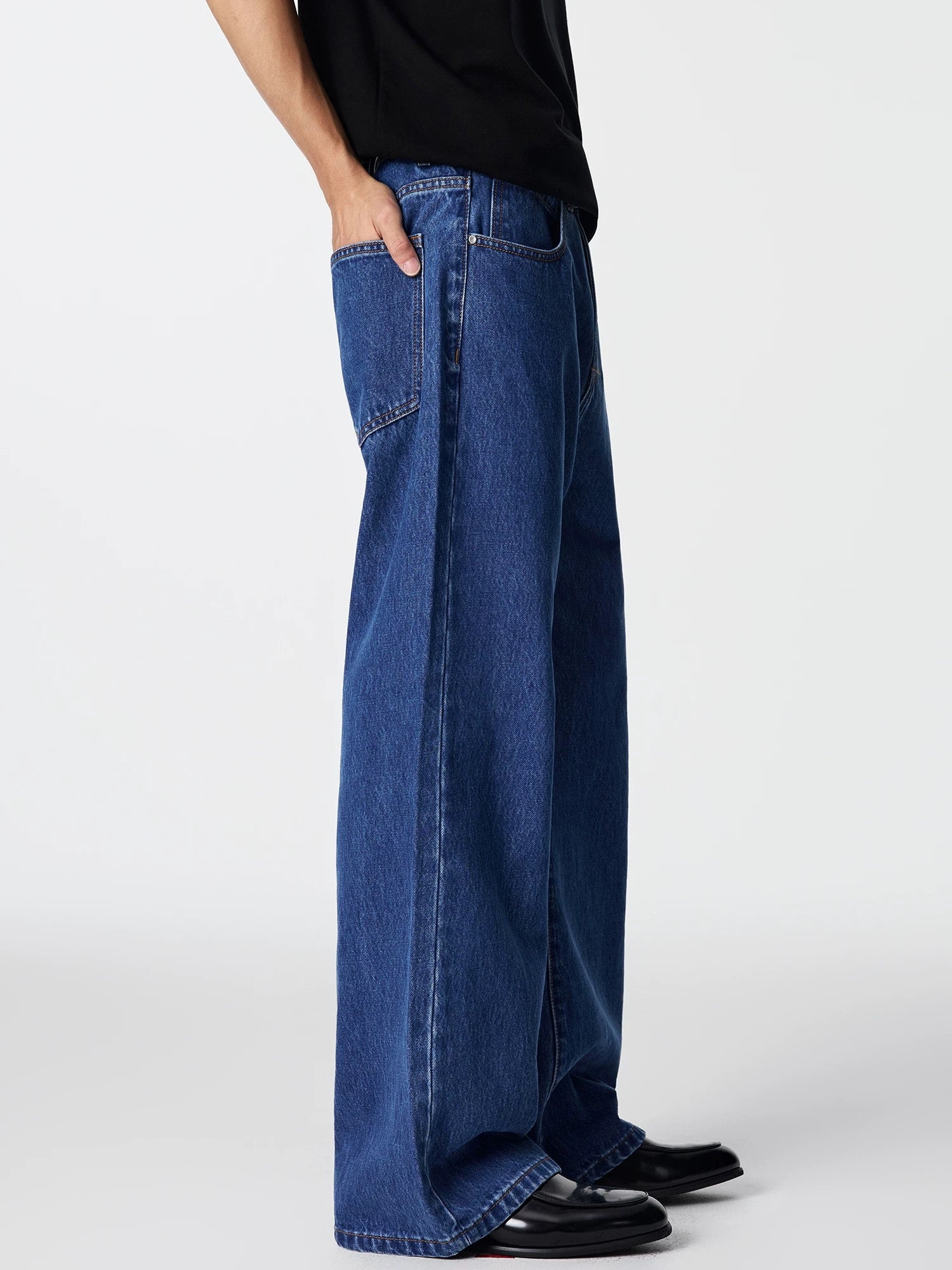 Casey Flared Washed Jeans