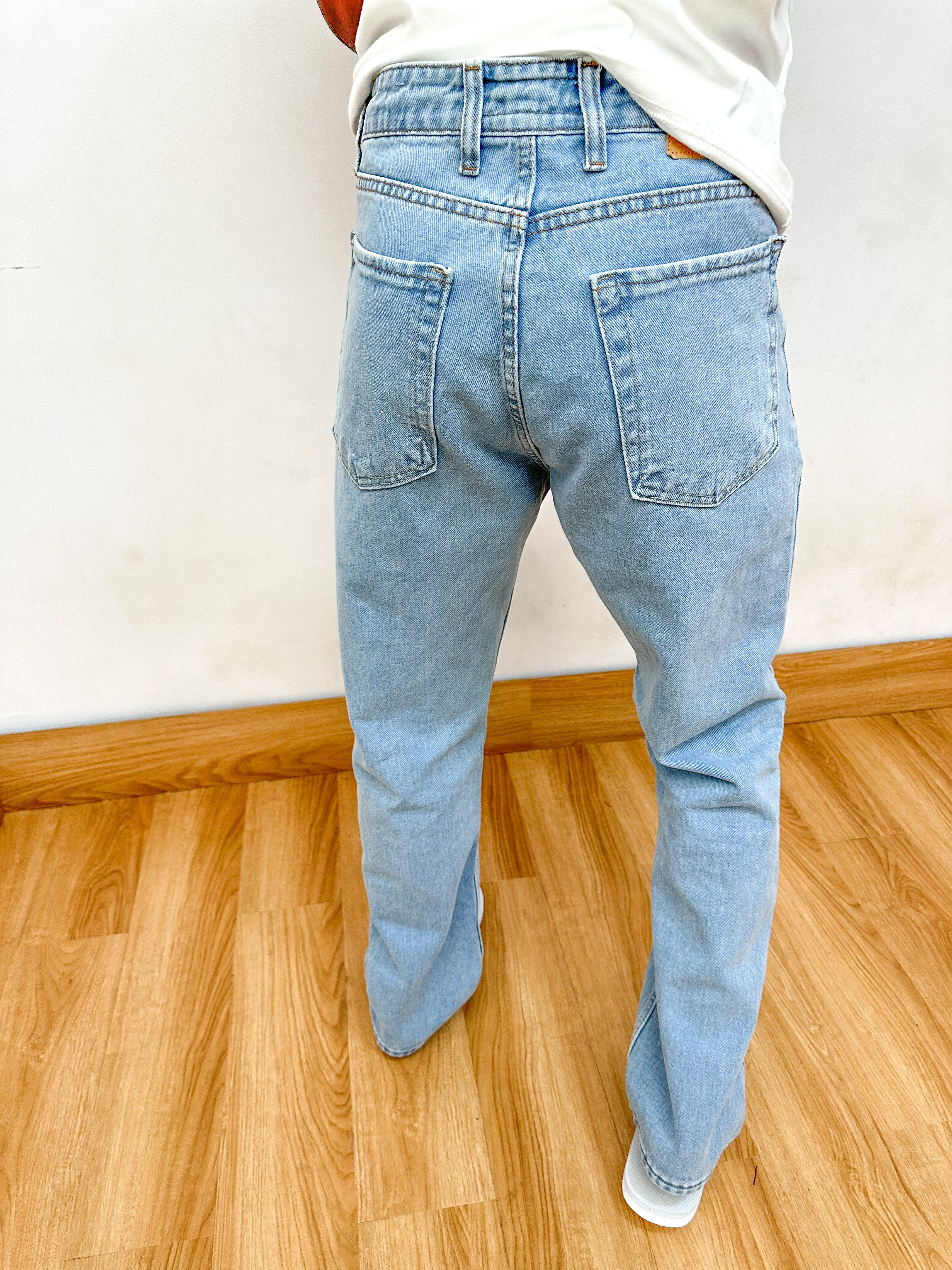 Cai Relaxed Straight Cut Jeans - Light Wash
