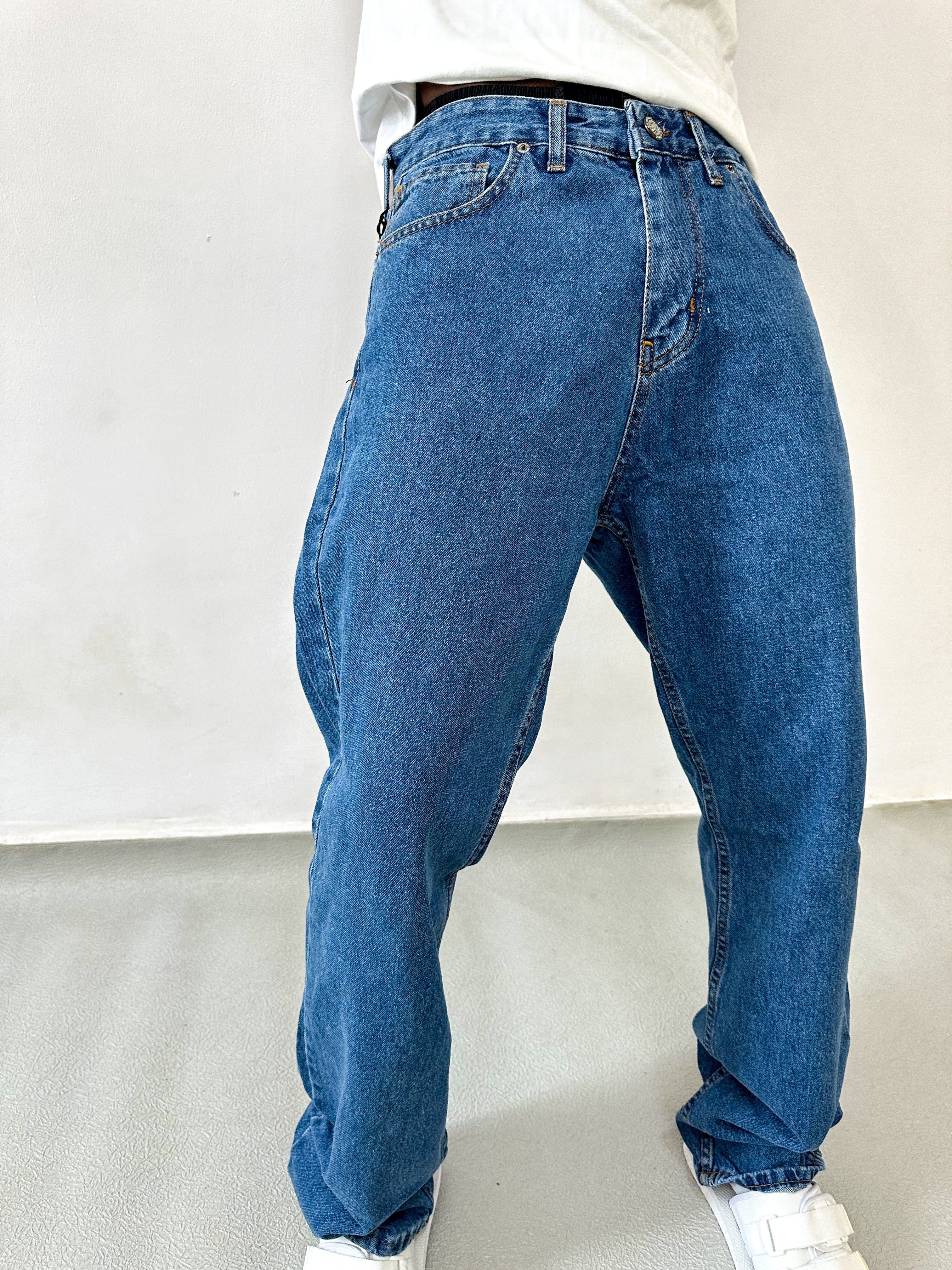 Cai Relaxed Straight Cut Jeans - Medium Wash